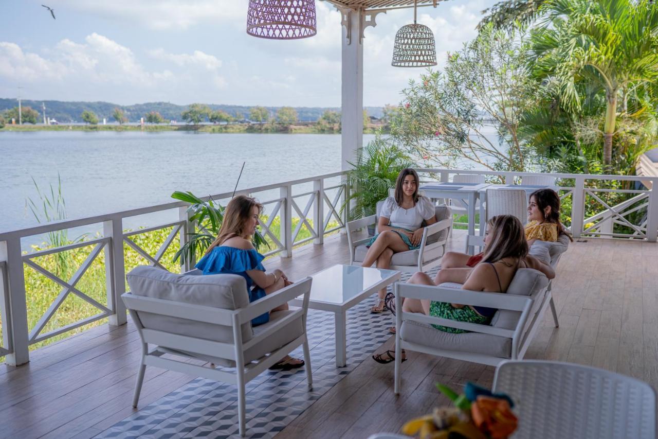 Hotel Casona Del Lago Flores Dış mekan fotoğraf