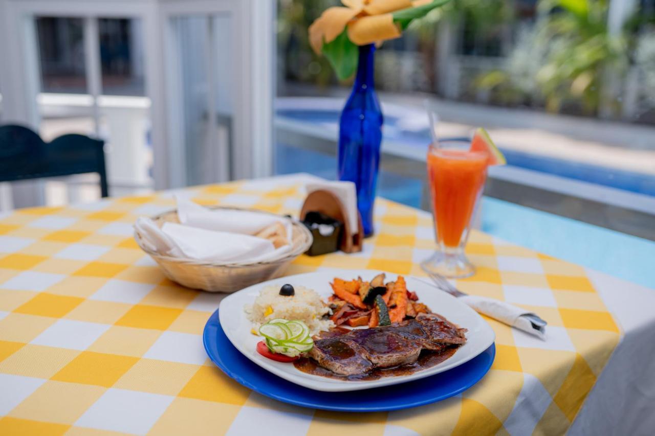 Hotel Casona Del Lago Flores Dış mekan fotoğraf