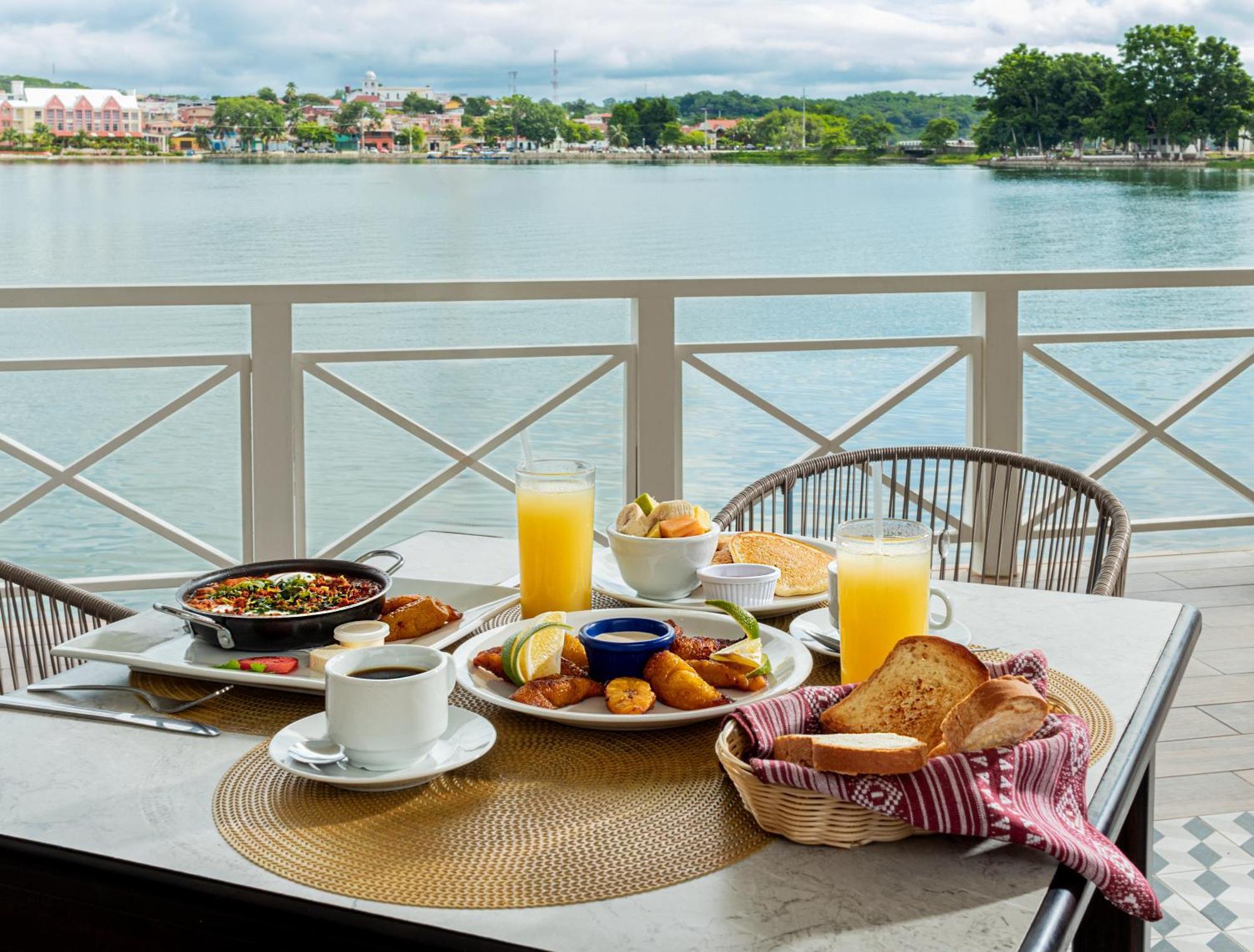 Hotel Casona Del Lago Flores Dış mekan fotoğraf