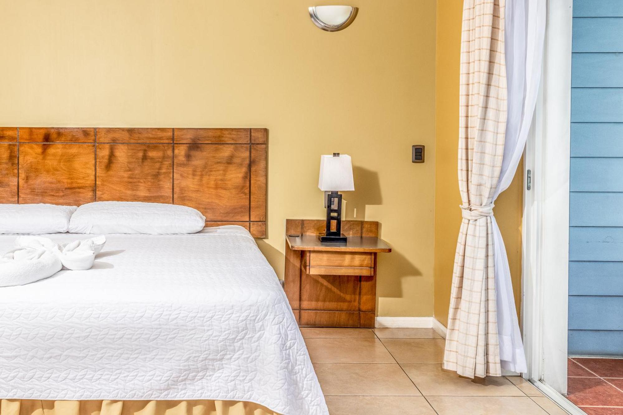 Hotel Casona Del Lago Flores Dış mekan fotoğraf