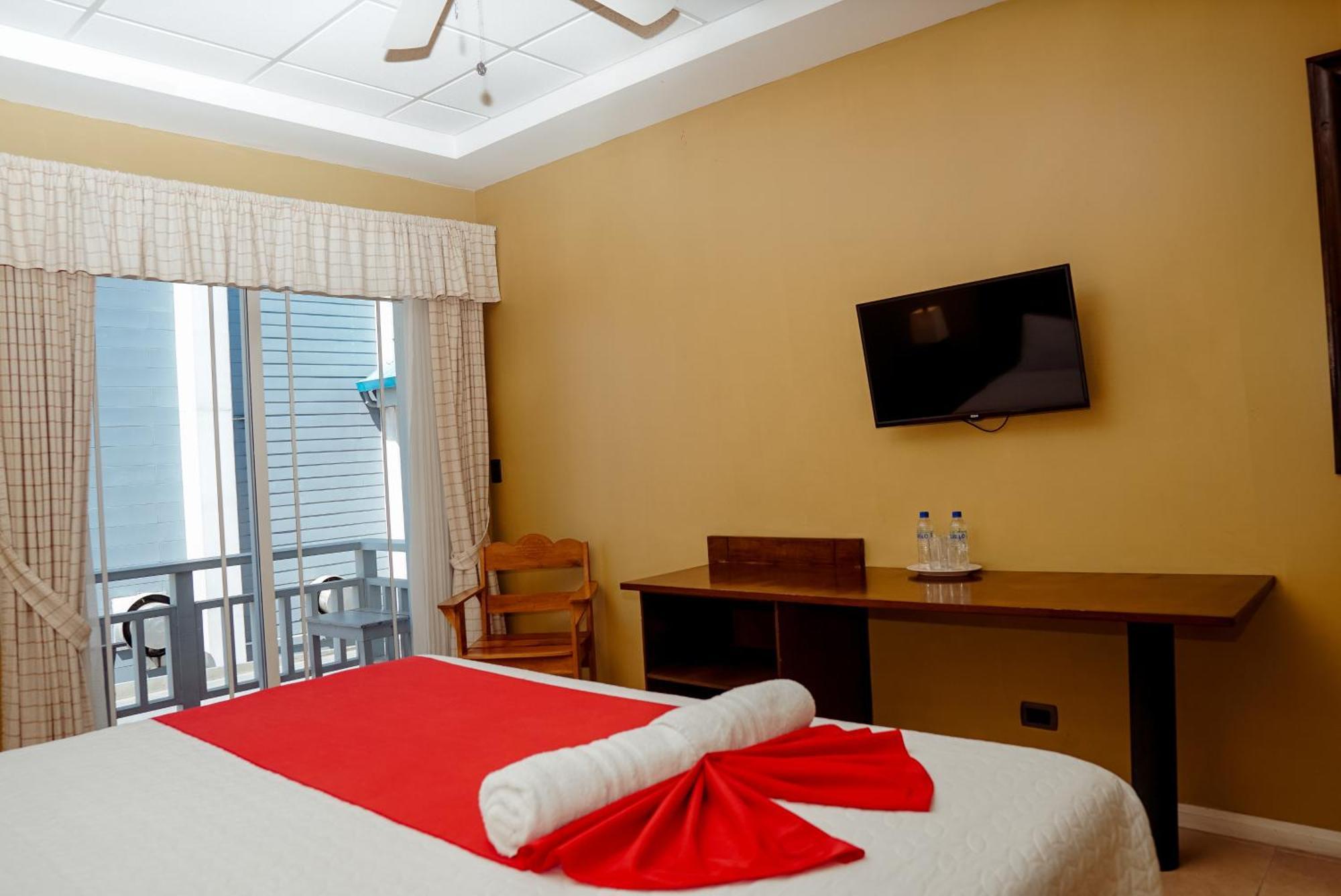 Hotel Casona Del Lago Flores Dış mekan fotoğraf