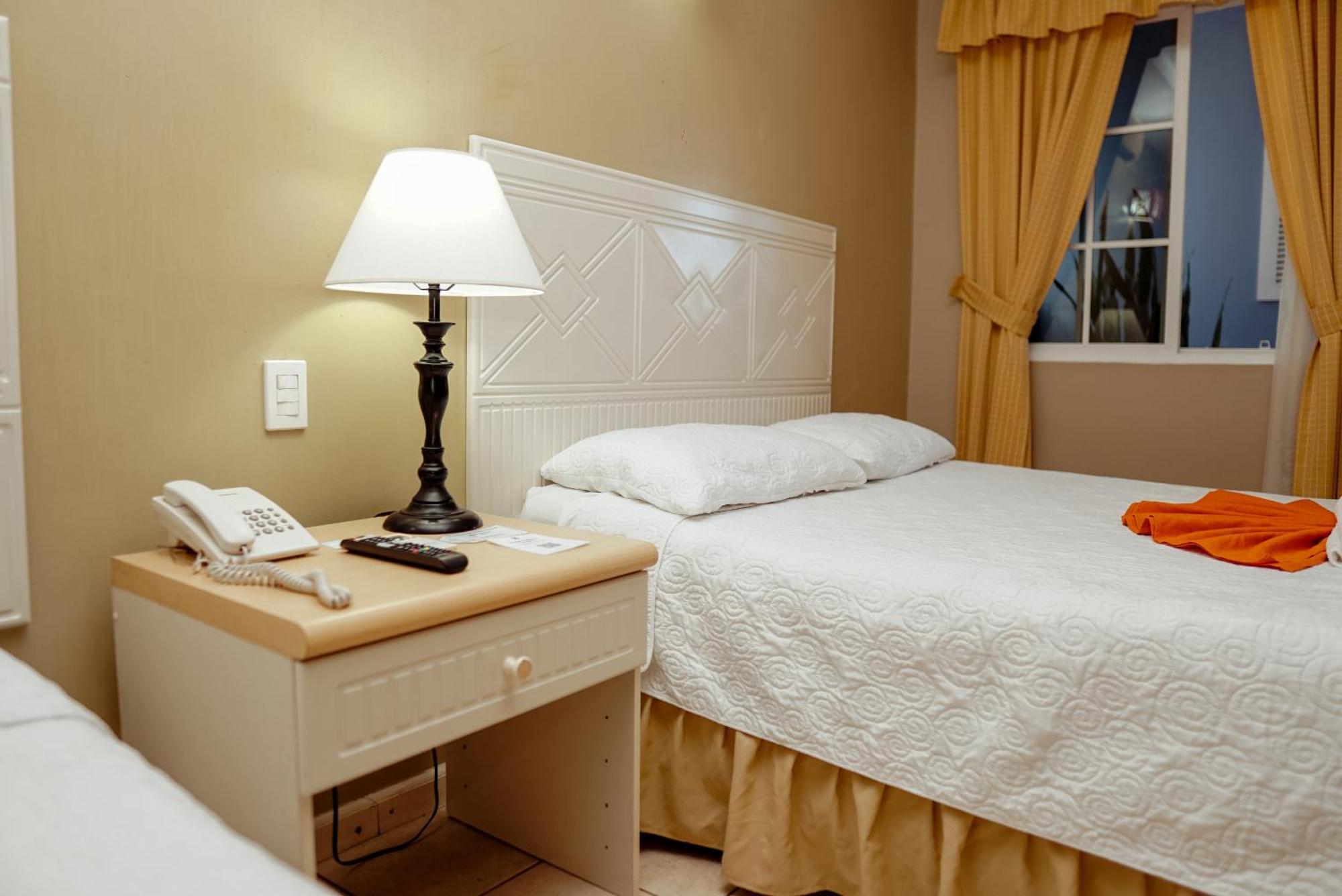 Hotel Casona Del Lago Flores Dış mekan fotoğraf