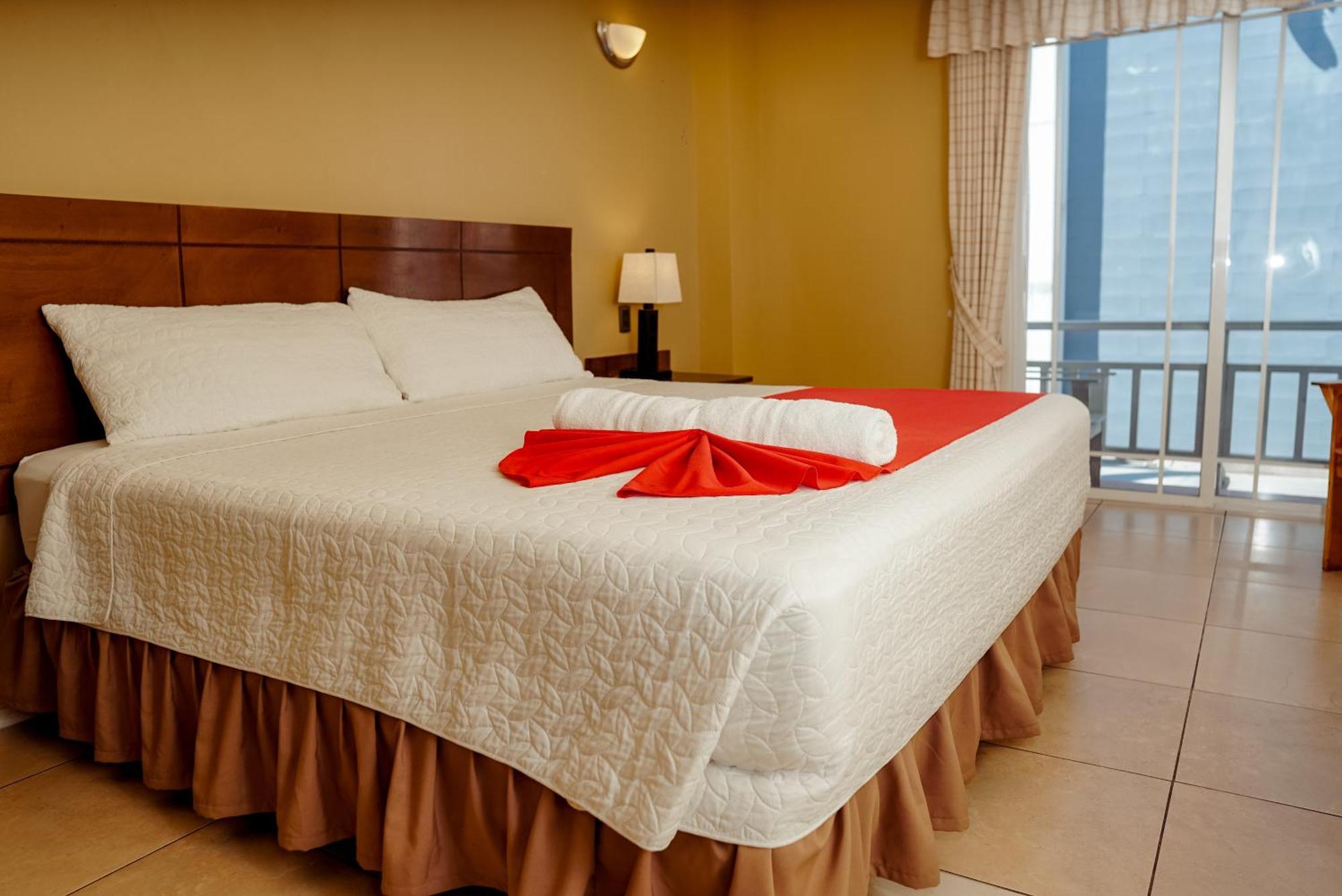 Hotel Casona Del Lago Flores Dış mekan fotoğraf